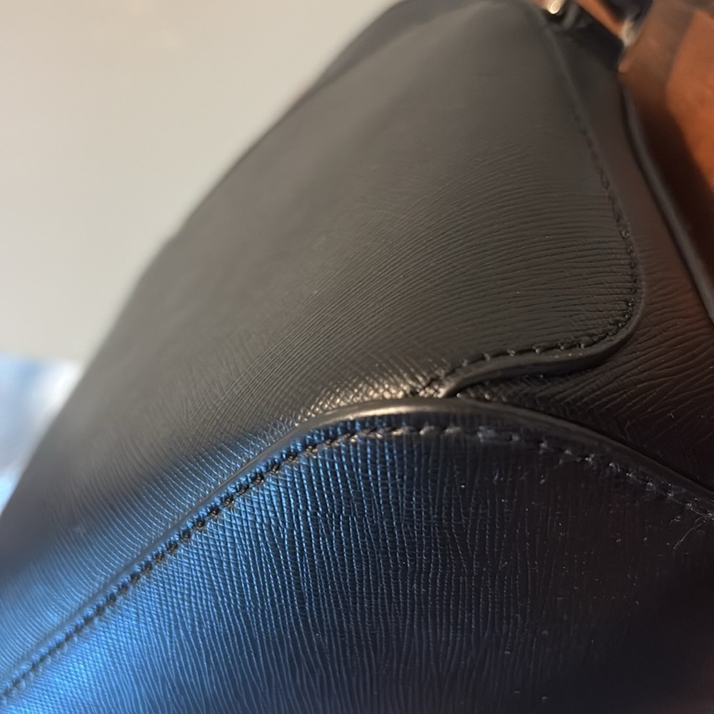 Kate Spade  Crossbody bag  Saffiano Leather  black   sweetheart cut front & back - Picture 11 of 16